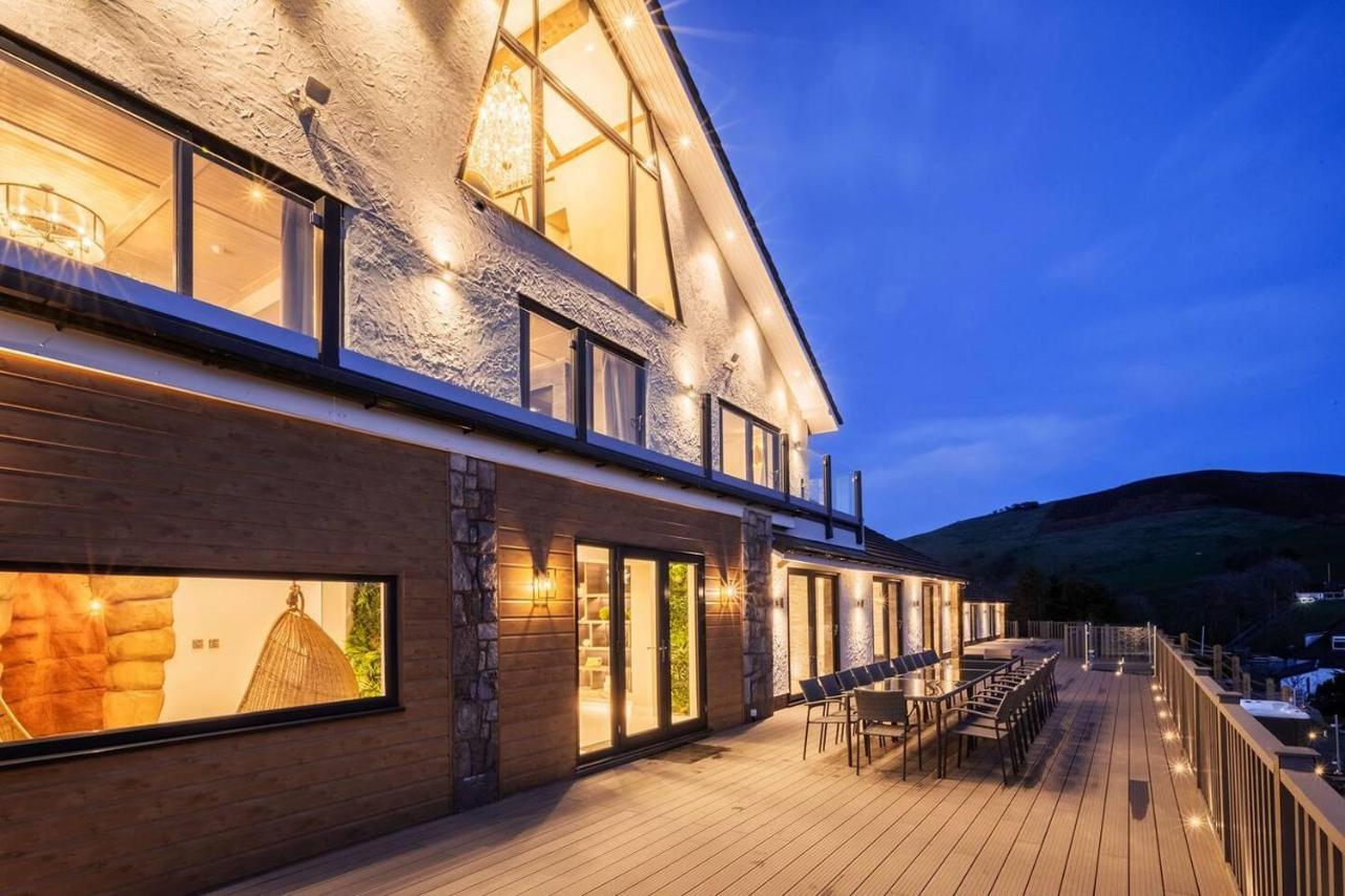 Clwyd Gate Manor Pool Sauna Hottub Cave Wales روثين المظهر الخارجي الصورة