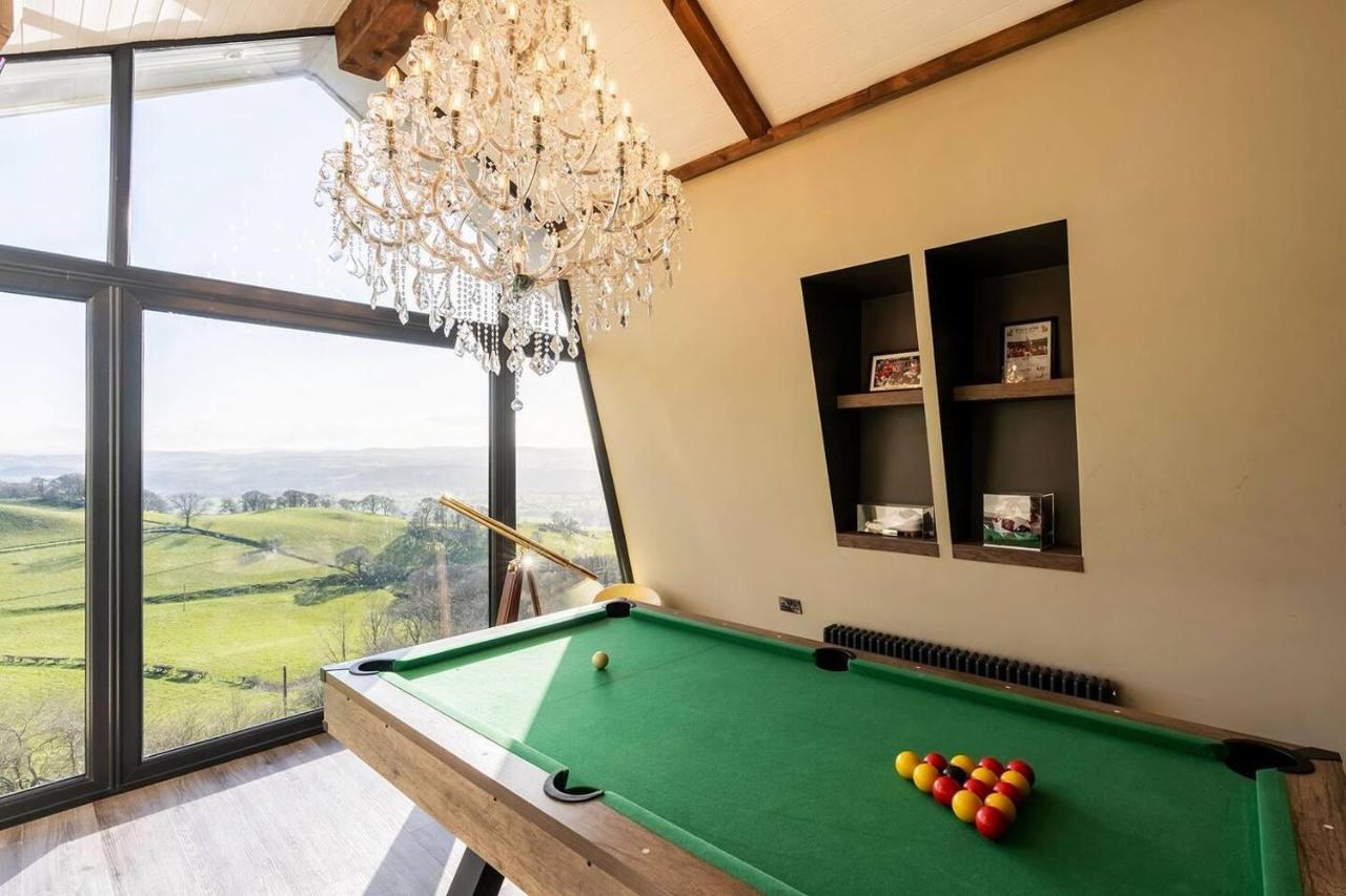 Clwyd Gate Manor Pool Sauna Hottub Cave Wales روثين المظهر الخارجي الصورة