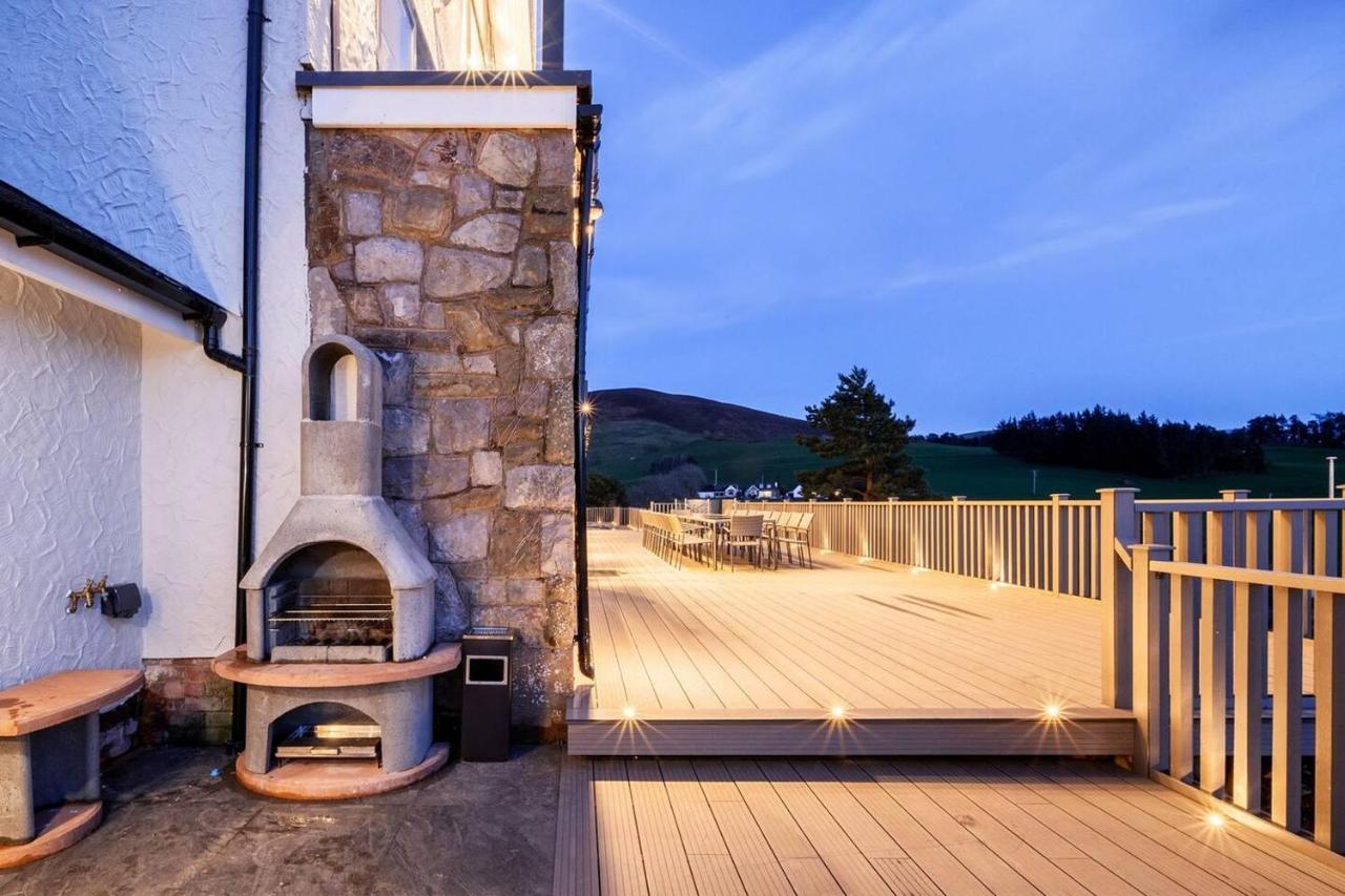 Clwyd Gate Manor Pool Sauna Hottub Cave Wales روثين المظهر الخارجي الصورة