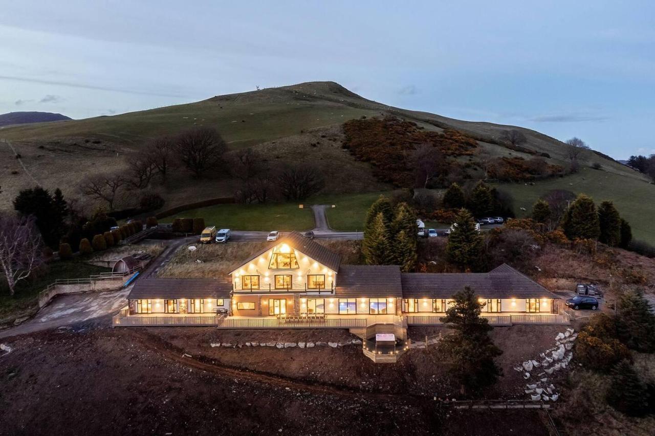 Clwyd Gate Manor Pool Sauna Hottub Cave Wales روثين المظهر الخارجي الصورة