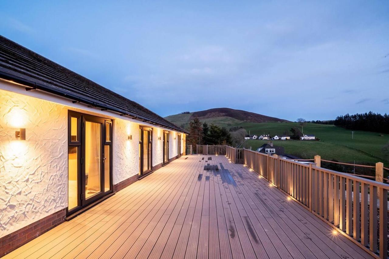 Clwyd Gate Manor Pool Sauna Hottub Cave Wales روثين المظهر الخارجي الصورة