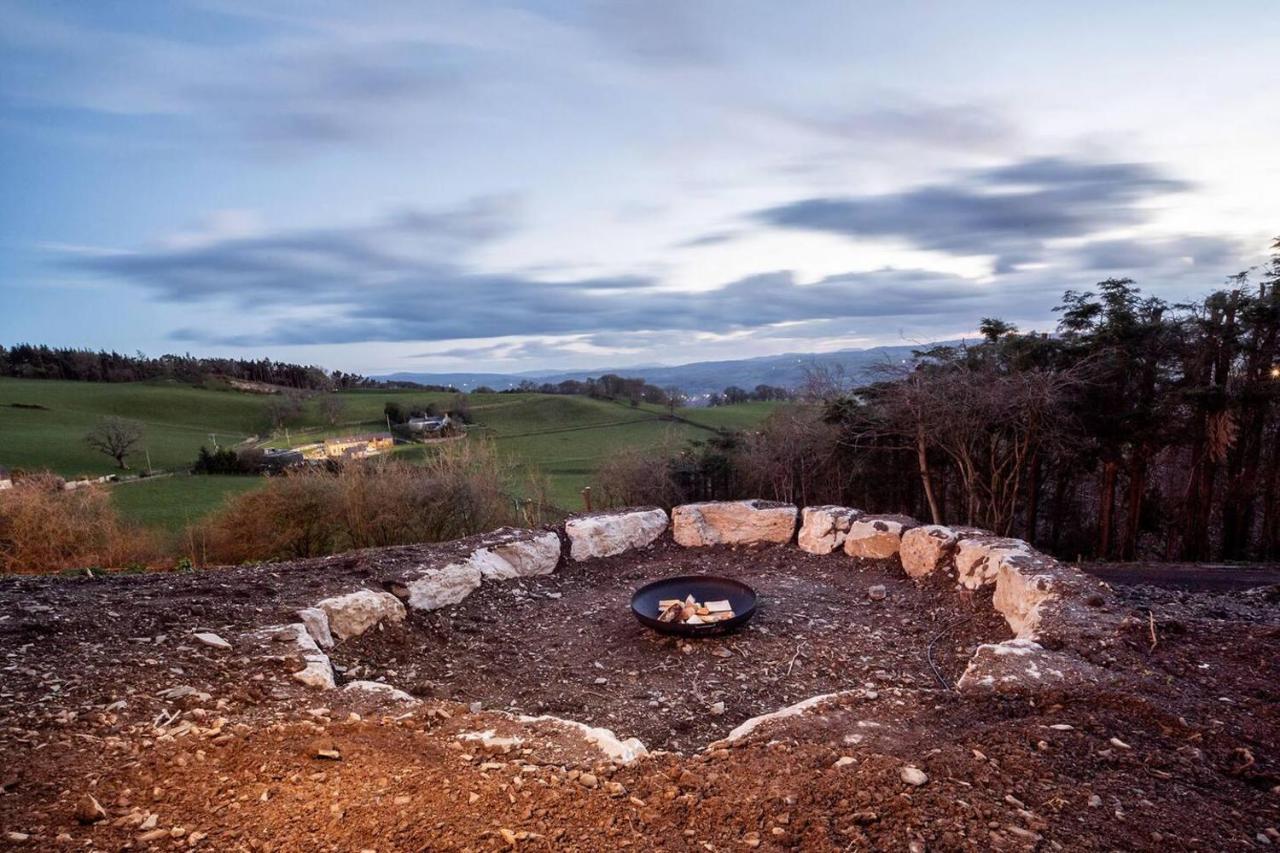 Clwyd Gate Manor Pool Sauna Hottub Cave Wales روثين المظهر الخارجي الصورة